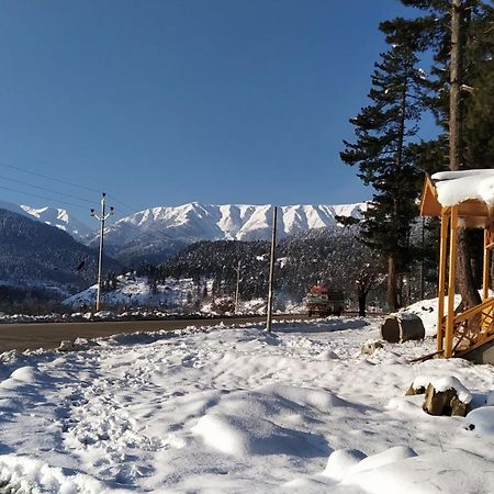 Everest Guest House Gulmarg Bagian luar foto