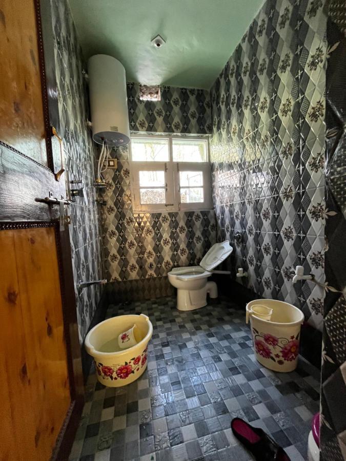 Everest Guest House Gulmarg Bagian luar foto