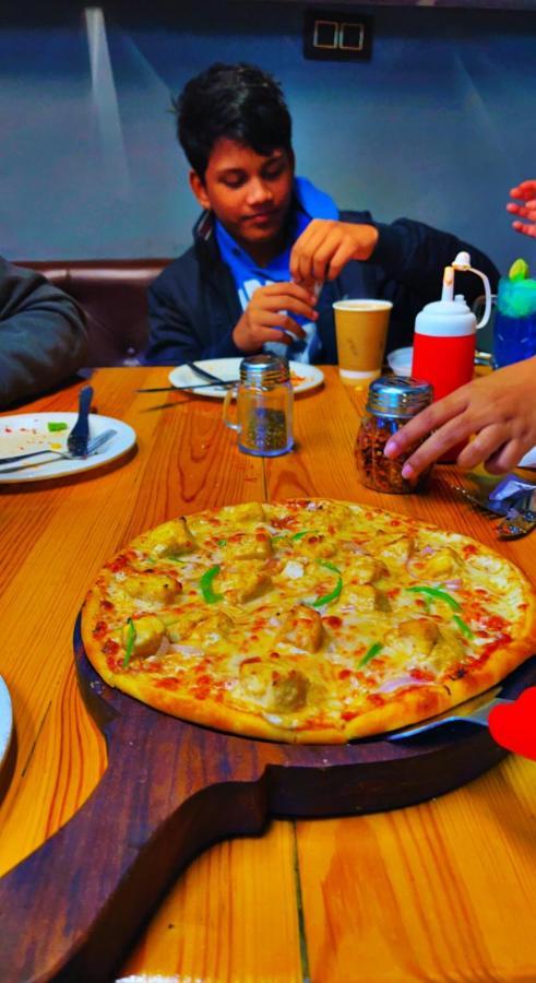 Everest Guest House Gulmarg Bagian luar foto