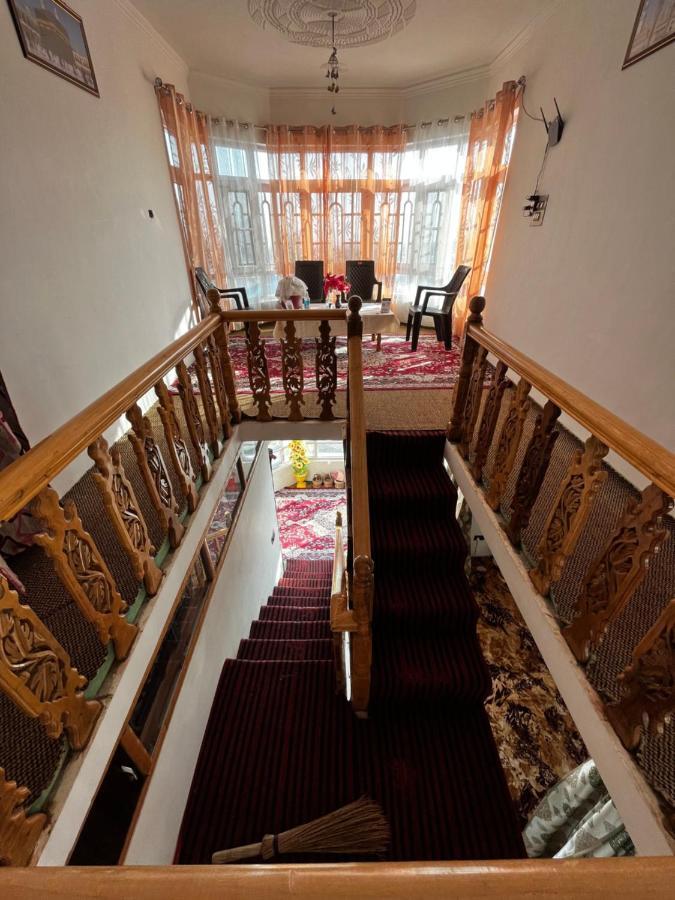 Everest Guest House Gulmarg Bagian luar foto