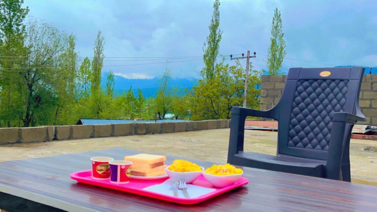 Everest Guest House Gulmarg Bagian luar foto