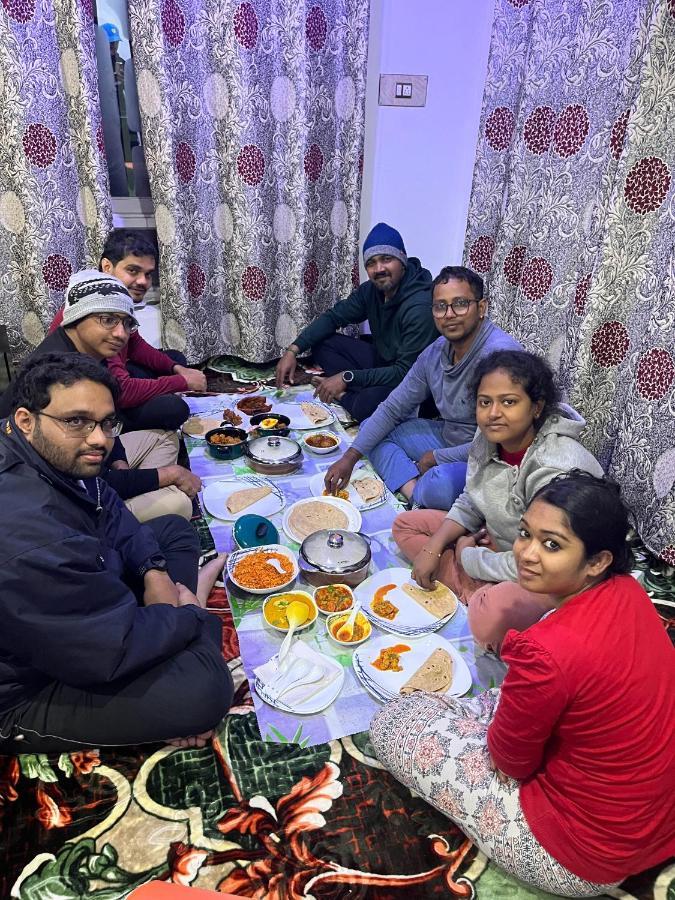 Everest Guest House Gulmarg Bagian luar foto
