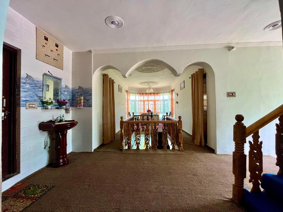 Everest Guest House Gulmarg Bagian luar foto