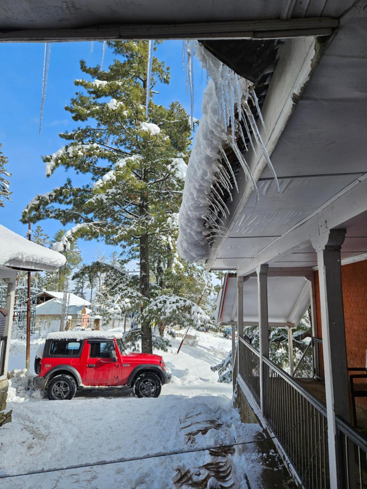 Everest Guest House Gulmarg Bagian luar foto