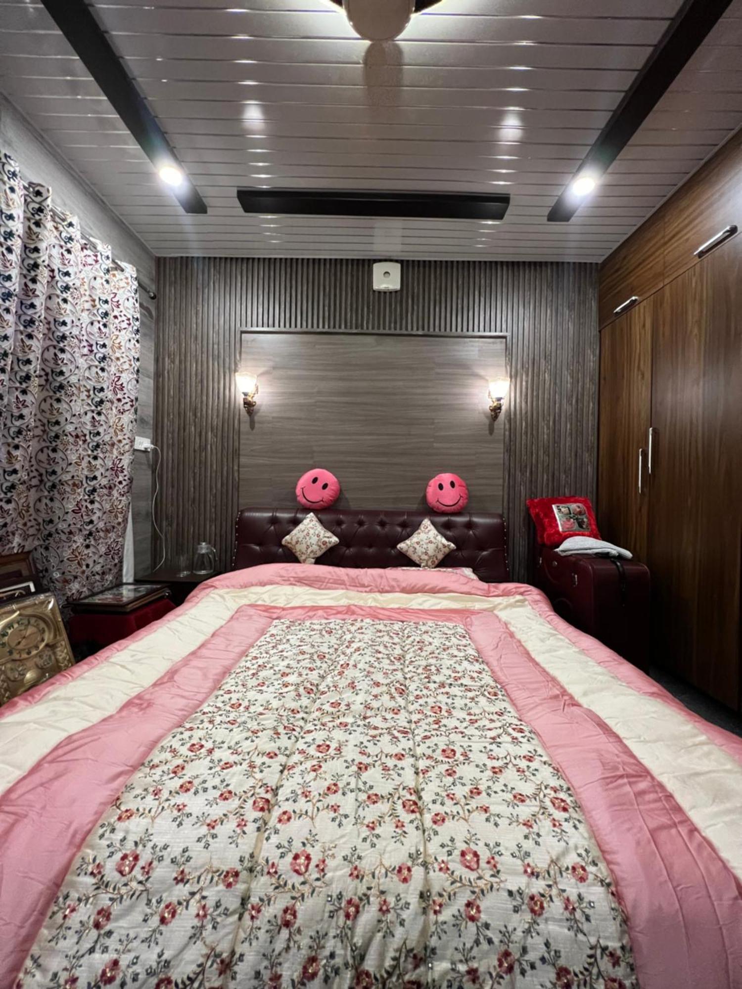Everest Guest House Gulmarg Bagian luar foto