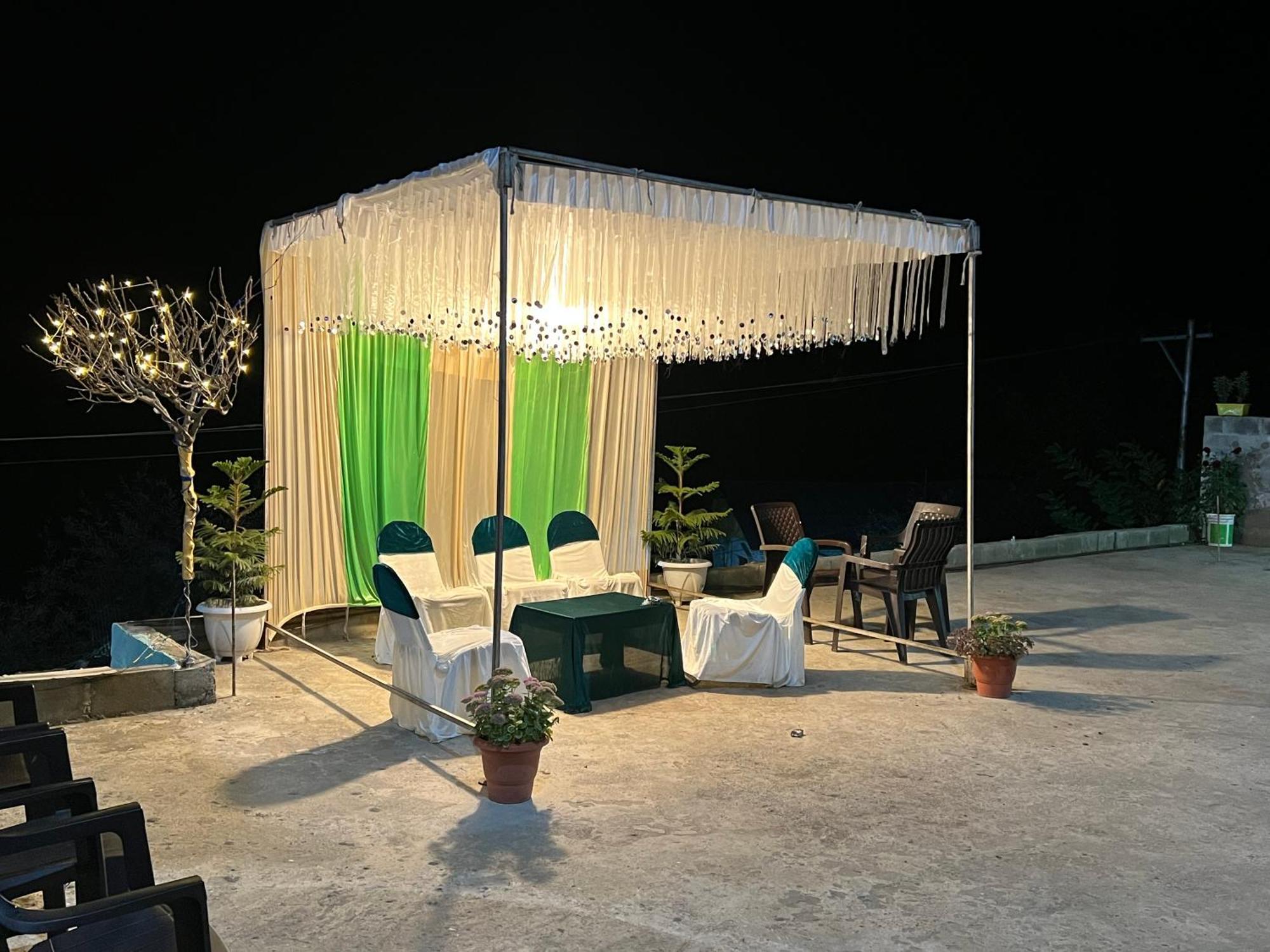 Everest Guest House Gulmarg Bagian luar foto
