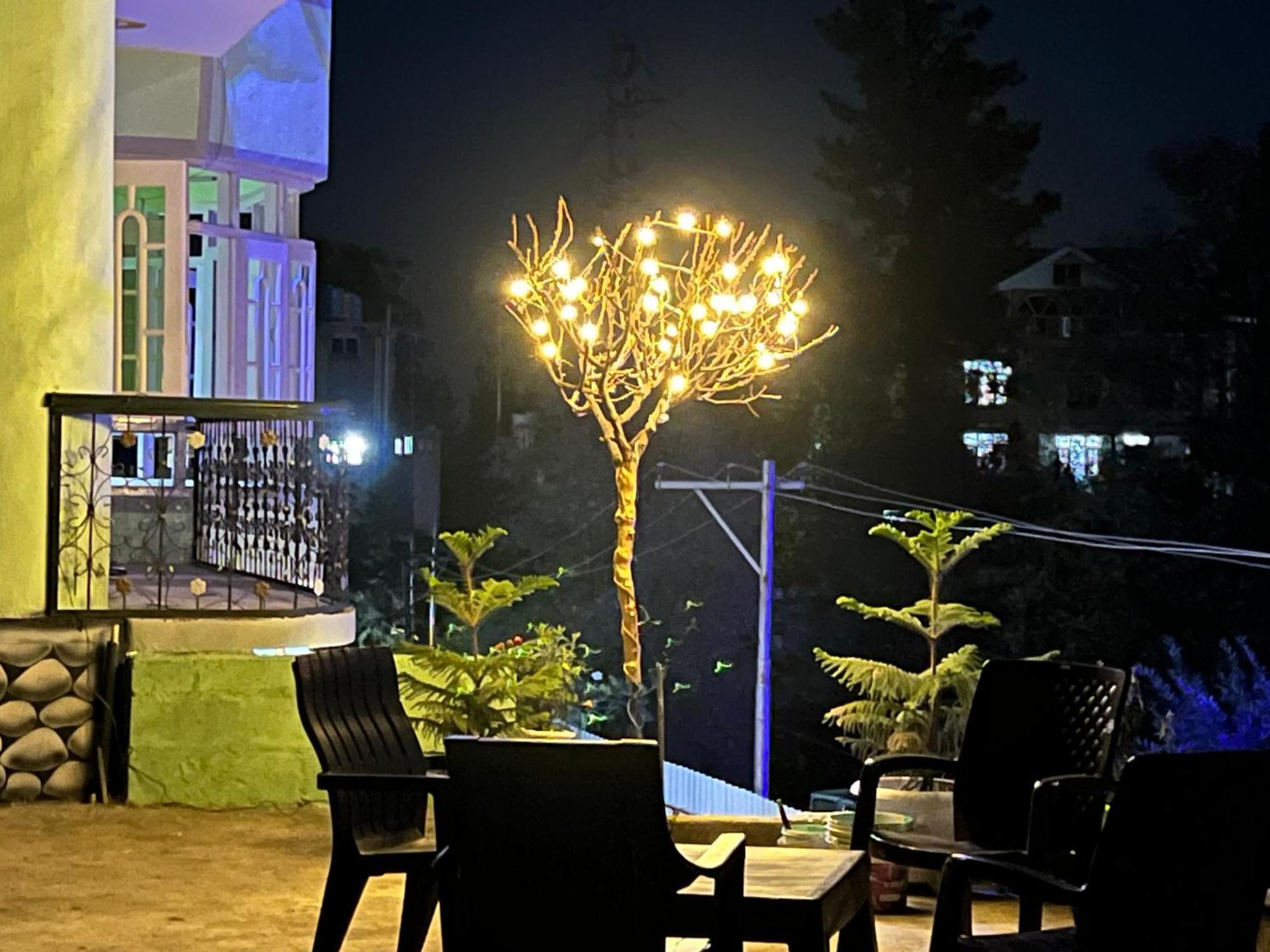 Everest Guest House Gulmarg Bagian luar foto