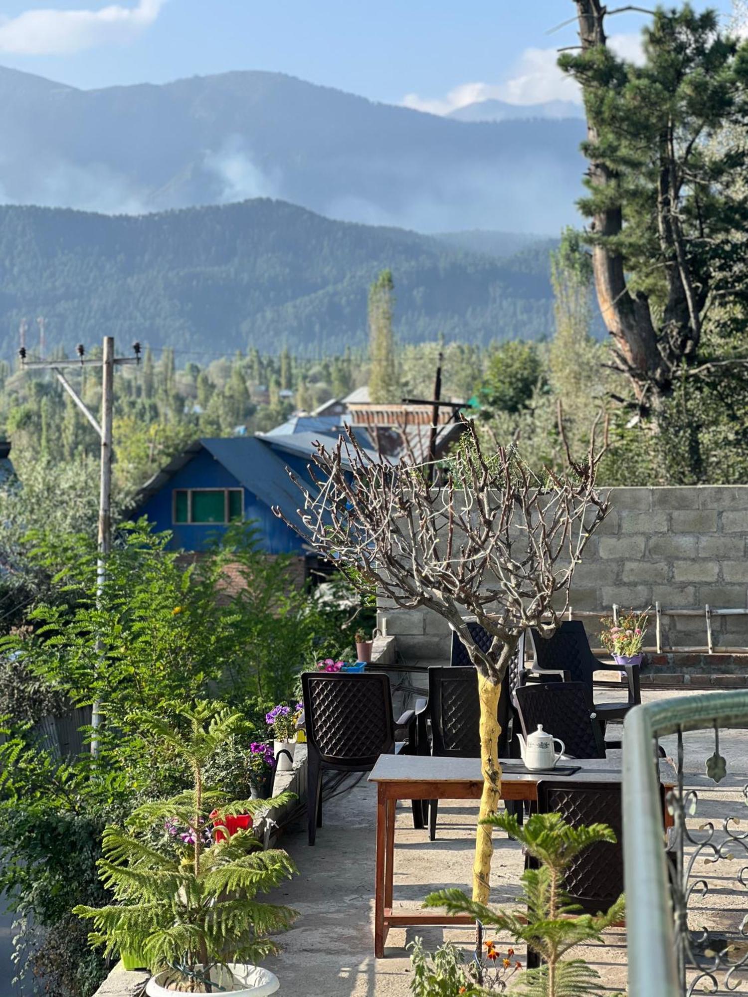 Everest Guest House Gulmarg Bagian luar foto