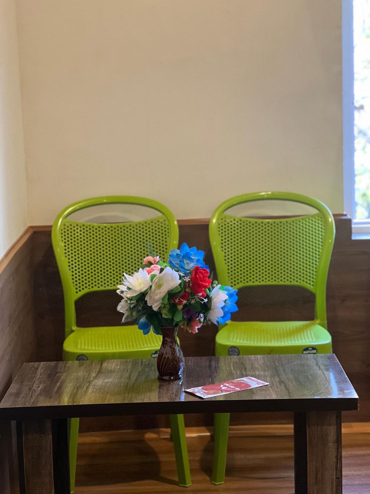 Everest Guest House Gulmarg Bagian luar foto