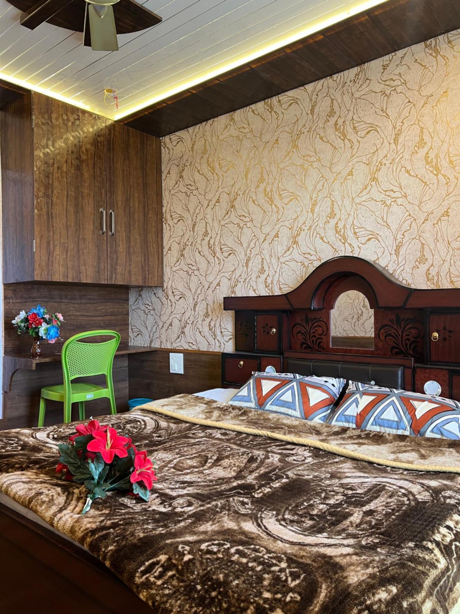 Everest Guest House Gulmarg Bagian luar foto