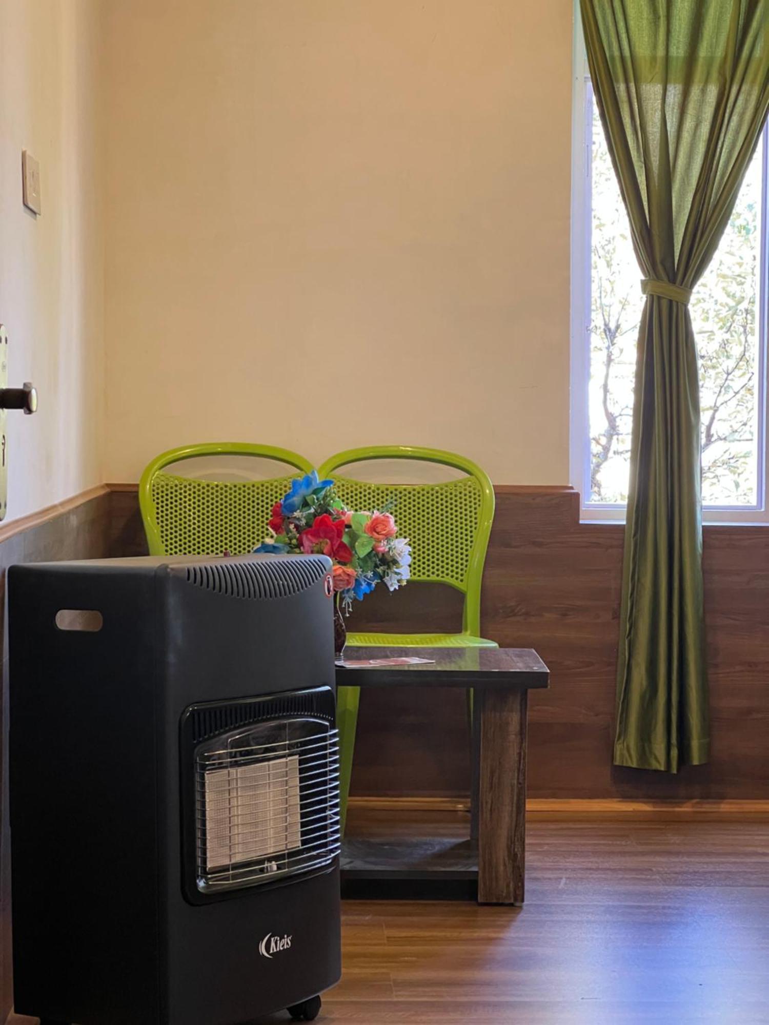 Everest Guest House Gulmarg Bagian luar foto